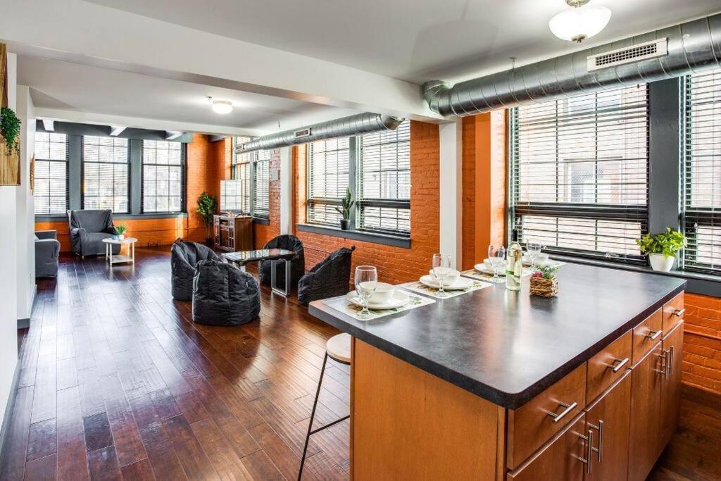 Вилла Centric Modern Loft W/ King Beds & Smart Gametable Рочестер Экстерьер фото